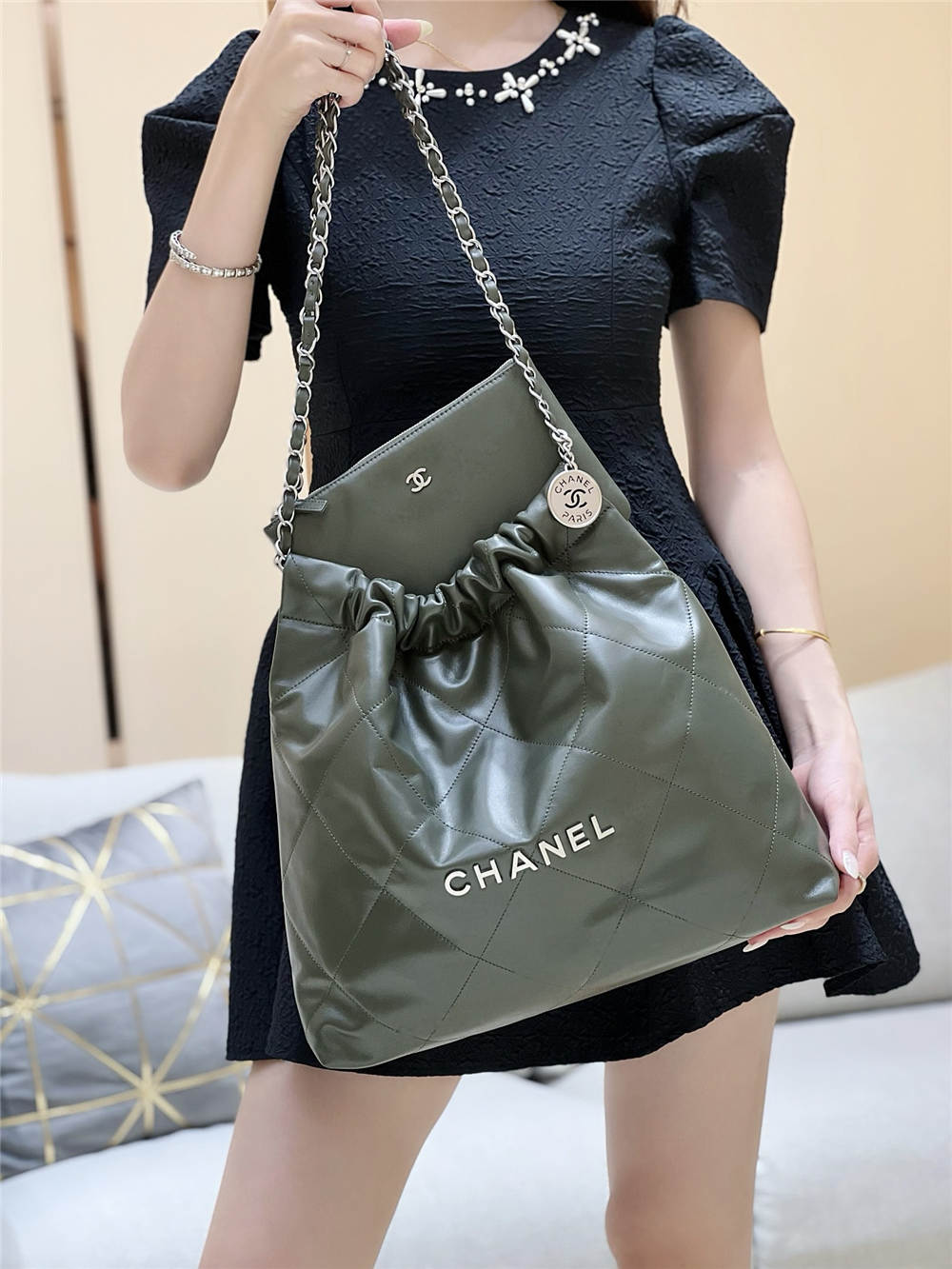 CHANEL 22 HANDBAG AS3261, Size 39x42x8cm 2025 new 